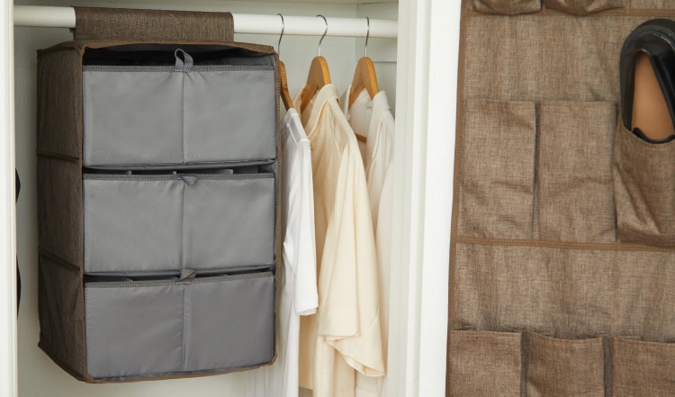 Hanging closet organizer set