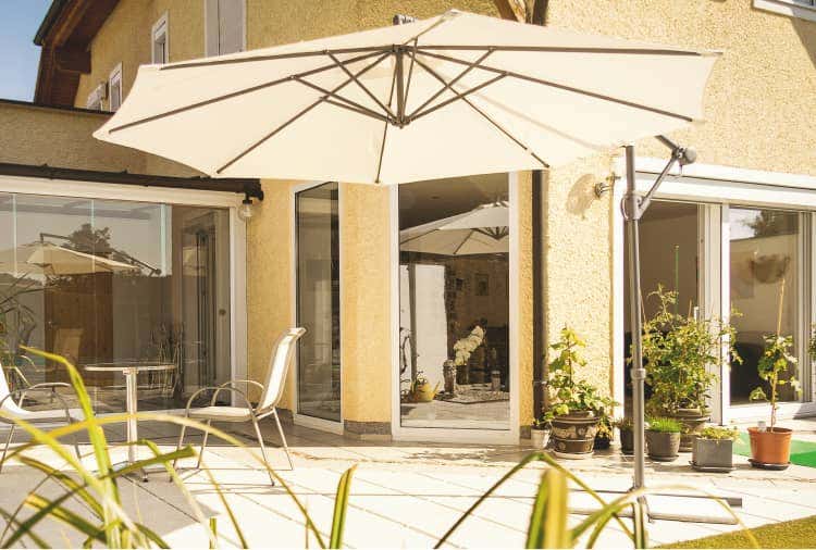 Outdoor cantilever umbrella